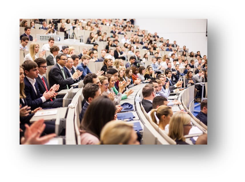 Studierende applaudieren bei der NGCFO